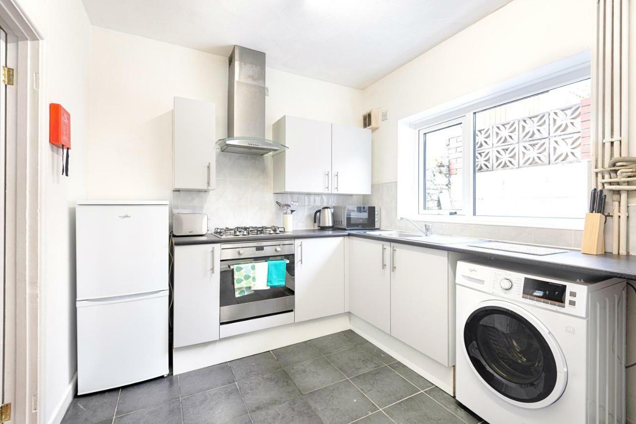 Free Parking, Spacious Living Room, Garden Swansea Exteriör bild